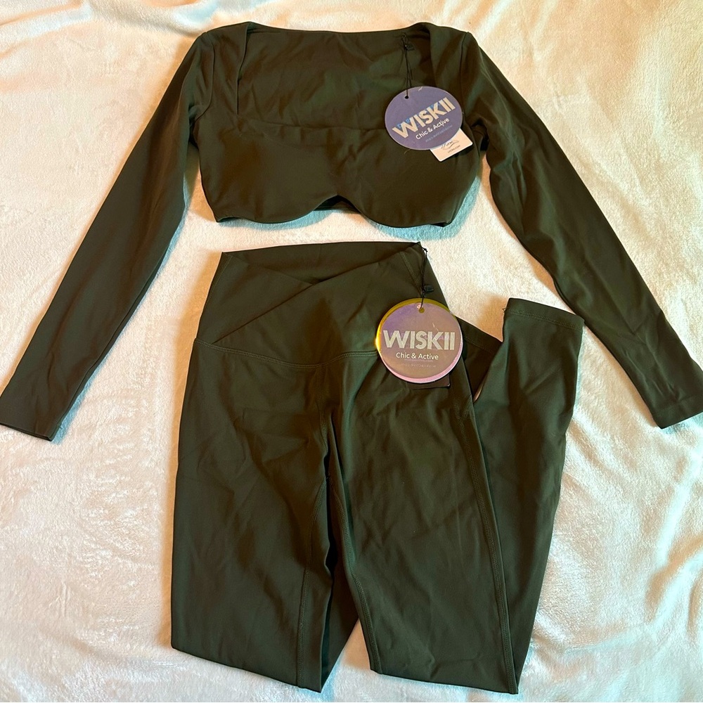 WISKII Women's Forest Green Leggings Set Used not with tags on